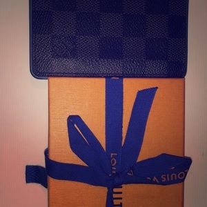 Bi-fold LV wallet. Mint condition.